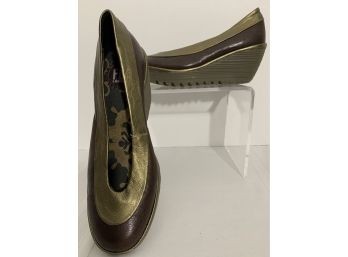 Sz. 8 Fly London Brown With Gold Trim Wedge Shoe