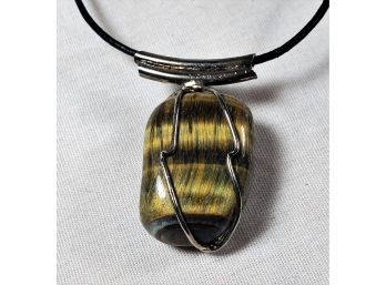 Brown Stone Pendant And Necklace