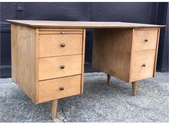 MID CENTURY MODERN Desk By PAUL MCCOBB For PLANNER GROUP