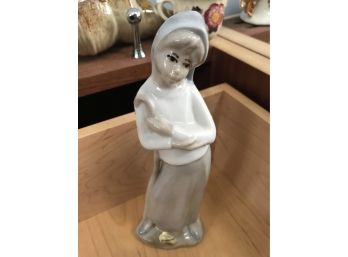 Tito Spanish Porcelain Figure Of Girl (lladro Style)