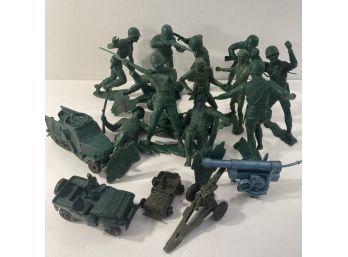 (B) Vintage WWII Army Toys Figurines- 5 1/2'  MARX Tall Figures