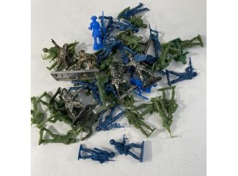 (I) Mixed Lot Of Vintage Army Men + Play Figures