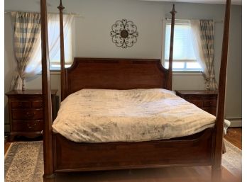 Fantastic Thomasville King Size Poster Bed & Two Matching Night Stands