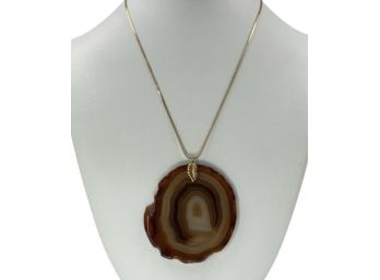 Lovely Agate Slice Pendant Necklace On Gold Chain