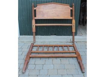 VICTORIAN MAPLE SPOOL BED