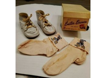1950s Buster Brown Shoes For Babies In Original Store Box With DONALD DUCK Pink Socks