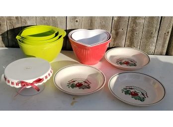 Estate Clear Out Kitchen Lot # 6 Of  9. Colorful Biwls & Plates