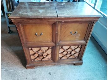 Vintage Magnavox Tube Radio Record Player Unit, Wood Cabinet - Untested