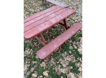 Small Children's Picnic Table Good Conditon!