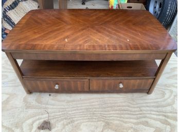 Great Lift Top Coffee Table Entertainment Piece  Lots Of Storage!