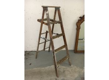 5' Wood Ladder