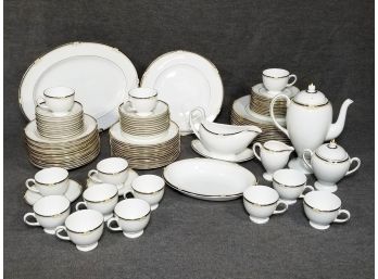 A Large Wedgwood 'Cavendish' Bone China Dinner Service