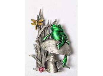 Adorable Toad Brooch Resting On His Mushroom Bed Amidts The Tall Grass 2'
