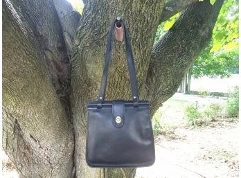 GREAT LOOKING BLACK LEATHER COACH BAG WITH TWIST LOCK 11X10'