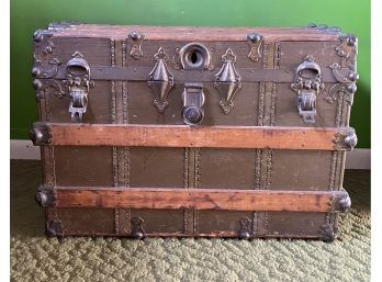 Antique B. Friedman Brooklyn N.Y.  Wood - Metal Steamer Trunk 30 In. X 22 In. H X 18 In. D ( Read Description)