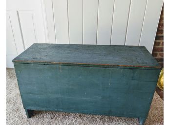 Primitive New England Antique Robin's Blue Blanket Chest In Superb Condition (Circa 1790 - 1820)