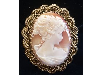 Beautiful Vintage Gold Tone Cameo Necklace And Brooch Pin