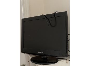 Samsung TV - 19 In. Television With Remote