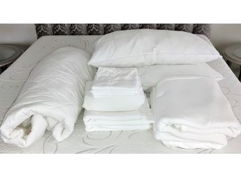 Makings For A King Size Bed! Sheets, Blanket, Pillows, Mattress Pad