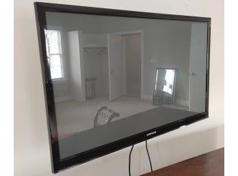 Samsung 43' Flatscreen TV - Room 1