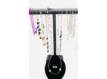 Metal Link And Chain Necklace Grouping - 17 Pieces