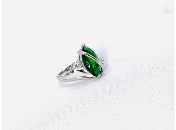 Sterling Silver Ring With Emerald Crystal Stone - Size 7