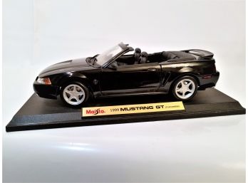 Maisto 1999 Ford Mustang GT (1:18 Scale)