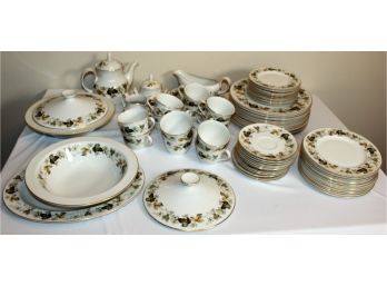 Extensive Royal Doulton English Translucent China Set 'larchmont' Pattern