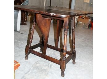 Queen Anne Style Mahogany Splayed Leg Butterfly Table