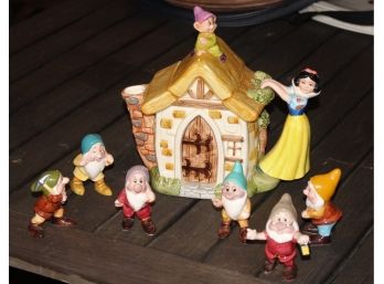 Disney Snow White And The Seven Dwarfs Teapot And Figurines