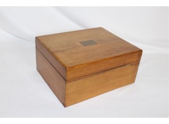 (19th C ) Maple Dovetailed Box With Brass Inlay