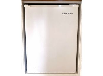 Black & Decker White Mini Refrigerator With Freezer