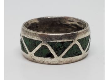 Very Unique, Vintage Green & Silver Ring
