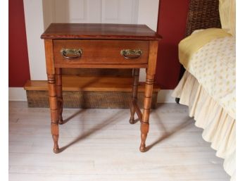 Sweet Small Oak Side Table