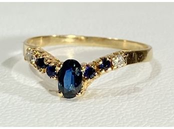 14  Yellow Gold , Sapphire & Diamond V - Shaped Ring