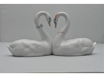 Lladro 'Endless Love Swans' Figurine No 6585