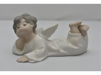 Lladro 'Angel Laying Down' Figurine (Matte) No 4541