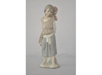 Lladro 'Gypsy With Brother' Figurine (Matte) No 4800