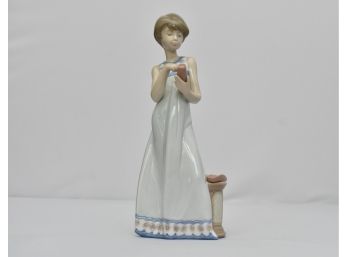 Lladro 'Calling A Friend' Figurine No 5607