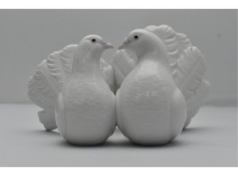 Lladro 'Couple Of Doves' Figurine No 1169