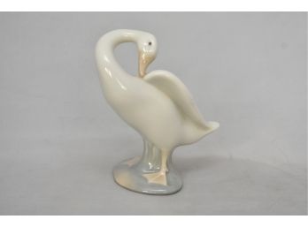 Lladro 'Preening' Figurine No 7689