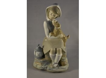 Lladro 'Girl With Lantern' Figurine No 4910