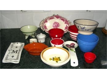 Assorted Kitchen Items (16 Pieces)