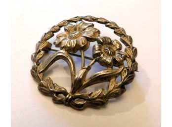 Wreath Around Flowers Pin, Silver?