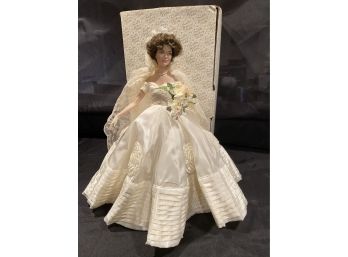 FRANKLIN HEIRLOOM DOLL Jacqueline Kennedy Porcelain Bride Doll