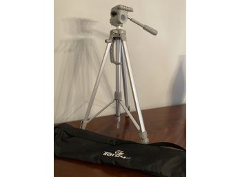 TARGUS TRIPOD With Black Bag TG-666OTR