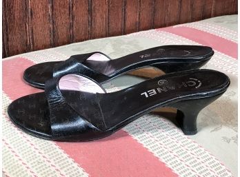 Beautiful Pair CHANEL - PARIS - Black Low Heels - Size 36-1/2' - Made In Italy - VERY NICE !