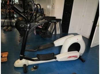 Very Nice LIFE FITNESS 5500HR Elliptical Trainer - Seems To Be In Perfect Working Order