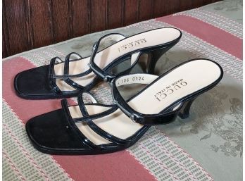 Fantastic Pair GUCCI - Strappy Low Heels With Gucci Buckle - AMAZING SHOES - Size 6B