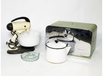 A Vintage Kitchen Assortment